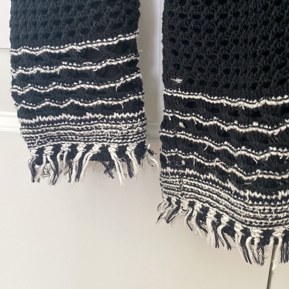 Black and white zip cardigan - Picture 2 of 3